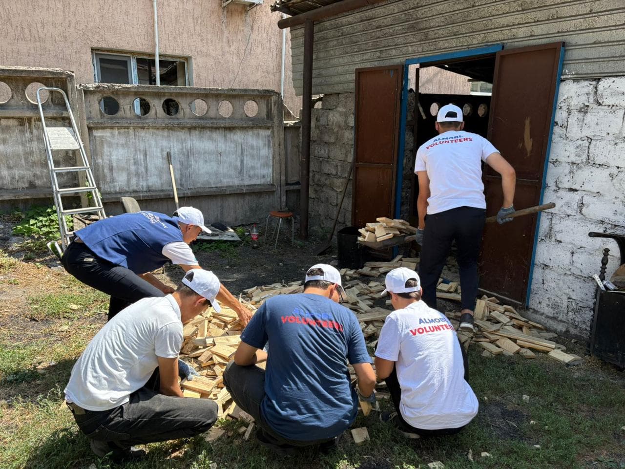 Фотография волонтёров Алматинской области